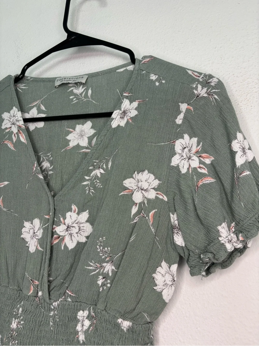 PAPER CRANE FLORAL PRINTED SAGE GREEN SINCHED BLOUSE SZ SMALL